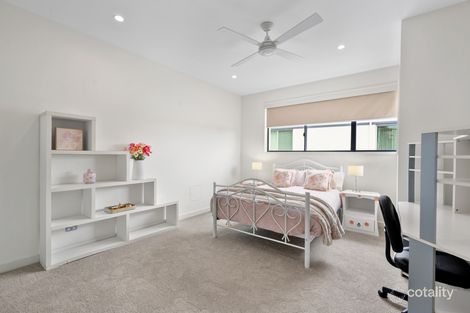 Property photo of 5059 Emerald Island Drive Carrara QLD 4211
