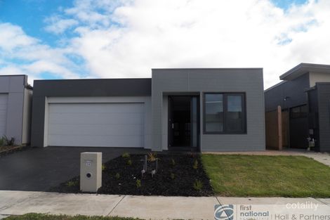 38 Freiberger Gr, Clyde North, VIC 3978