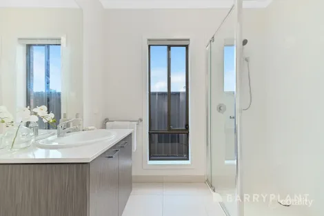 Property photo of 4 Greenwich Drive Berwick VIC 3806