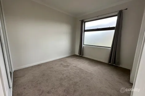 Property photo of 13 Canopy Crescent Hillside VIC 3037