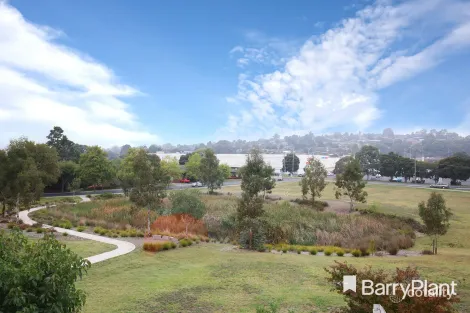 Property photo of 33 Belsay Chase Chirnside Park VIC 3116