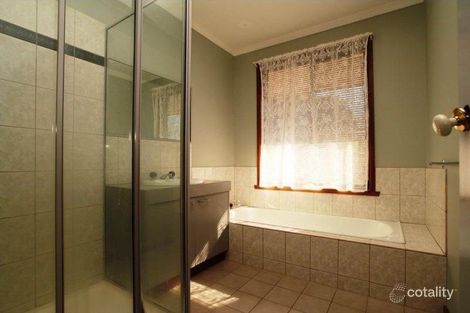 Property photo of 1/9 Cairinini Court Strathdale VIC 3550