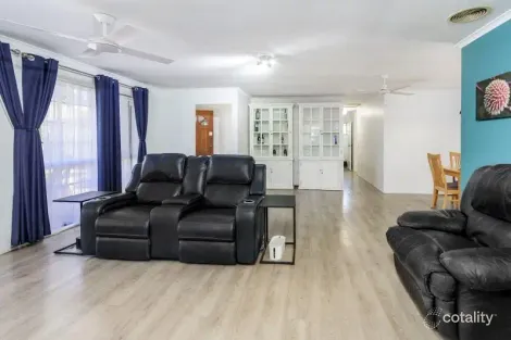 Property photo of 21 Lachlan Crescent Sandstone Point QLD 4511