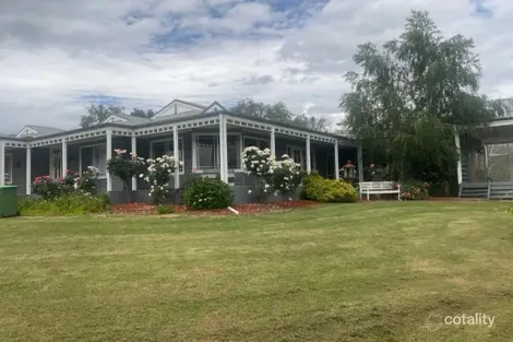 70 Airlie Rd, Healesville, VIC 3777