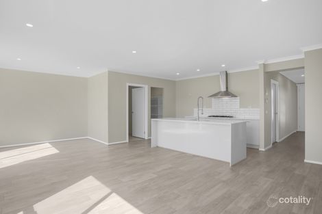 6 Pamir Cct, Clyde North, VIC 3978