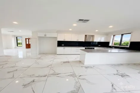 Property photo of 2/39 Bourke Road Cranbourne VIC 3977