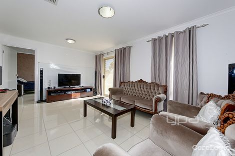 Property photo of 18 Jamieson Close Roxburgh Park VIC 3064