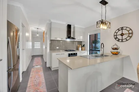 Property photo of 54 Penrose Promenade Tarneit VIC 3029