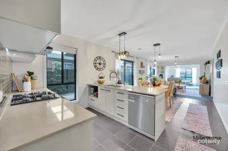 Property photo of 54 Penrose Promenade Tarneit VIC 3029
