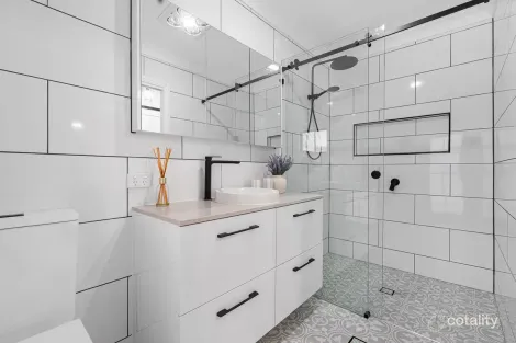 Property photo of 64 Boxgrove Avenue Wynnum QLD 4178