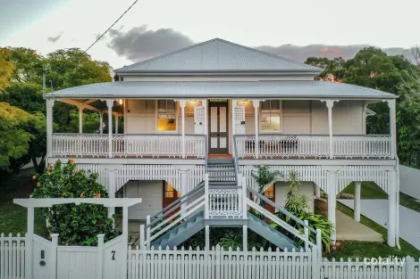 Property photo of 7 Cramb Street Eastern Heights QLD 4305