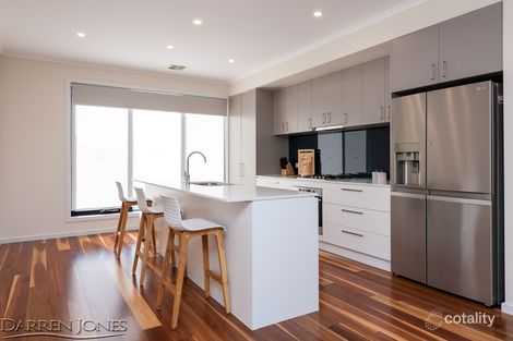Property photo of 32 Diamond Boulevard Greensborough VIC 3088