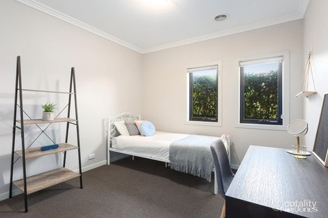 Property photo of 32 Lyndhurst Crescent Box Hill North VIC 3129