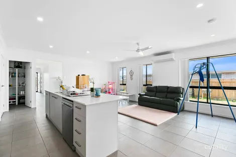 Property photo of 47 North Lakes Circuit Burrum Heads QLD 4659