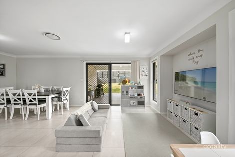 Property photo of 10 Bowerbird Close Aberglasslyn NSW 2320