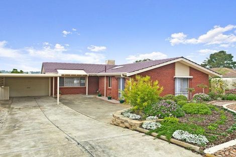 17 Doulton Cres, Modbury Heights, SA 5092