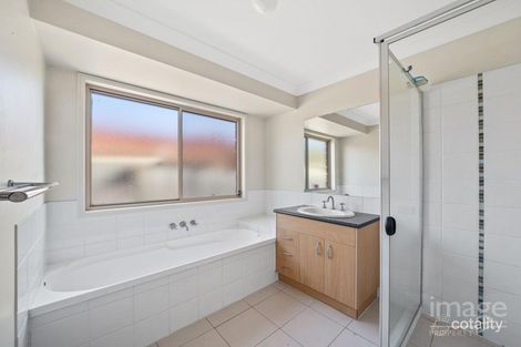 Property photo of 35 Lamberth Road East Heritage Park QLD 4118