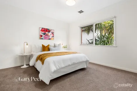 Property photo of 82 Orrong Crescent Caulfield North VIC 3161
