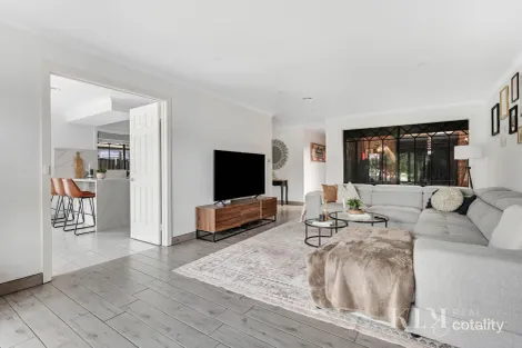 Property photo of 28 Reading Close Roxburgh Park VIC 3064