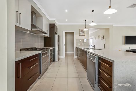 Property photo of 14 Desert Gum Way Brookfield VIC 3338