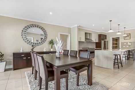 Property photo of 14 Desert Gum Way Brookfield VIC 3338