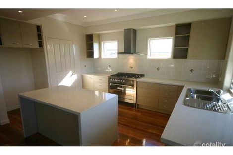 Property photo of 75 Drayton Terrace Wynnum QLD 4178