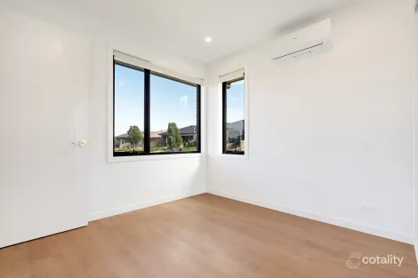 Property photo of 8 Pioneer Way Mickleham VIC 3064