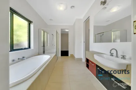 Property photo of 20 Penrose Promenade Tarneit VIC 3029