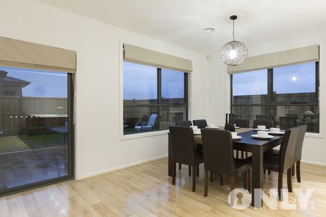 Property photo of 7 Savage Way Clyde North VIC 3978