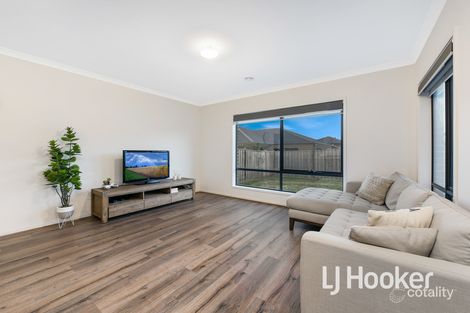Property photo of 18 Harper Crescent Cranbourne West VIC 3977