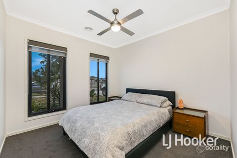 Property photo of 18 Harper Crescent Cranbourne West VIC 3977
