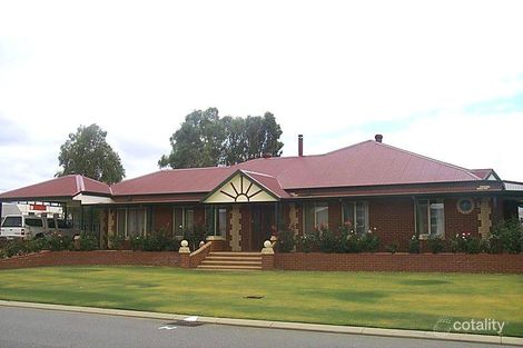 4 Carpenteria Cres, Kenwick, WA 6107