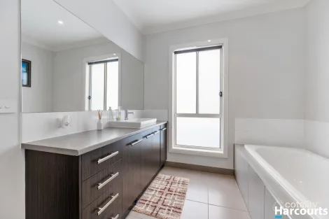 Property photo of 12 Silverback Place Leongatha VIC 3953