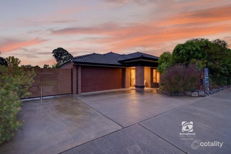 13 Len Cook Dr, Eastwood, VIC 3875