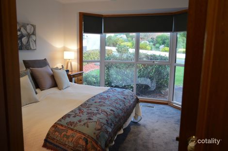 Property photo of 26 Lawrence Drive Berwick VIC 3806