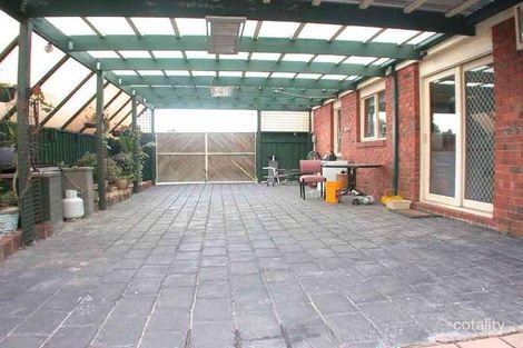 Property photo of 5 Dean Court Cranbourne West VIC 3977