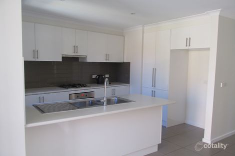 Property photo of 2/53 Shakespeare Drive Delahey VIC 3037