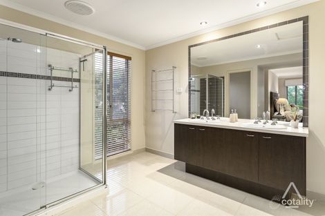 Property photo of 2 Indigo Close Greensborough VIC 3088