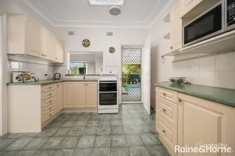Property photo of 4 Windsor Street Macquarie Fields NSW 2564
