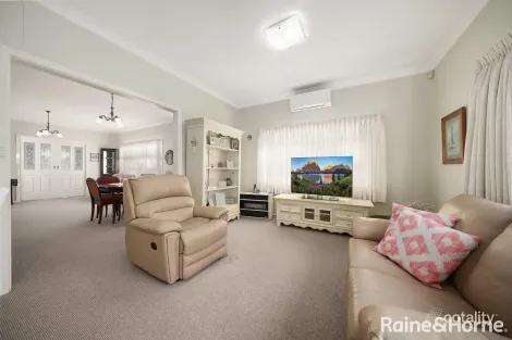 Property photo of 4 Windsor Street Macquarie Fields NSW 2564