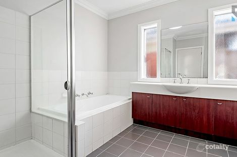 Property photo of 28 Lakeside Drive Roxburgh Park VIC 3064