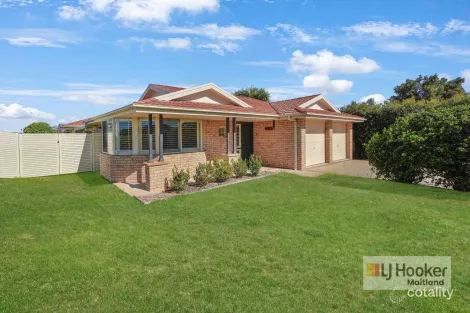 8 Royal Oak Ave, Thornton, NSW 2322