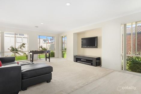Property photo of 8 Aston Glade Cranbourne East VIC 3977