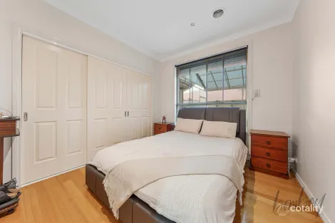 Property photo of 8 Wattleview Road Roxburgh Park VIC 3064