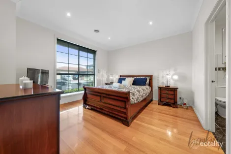 Property photo of 8 Wattleview Road Roxburgh Park VIC 3064