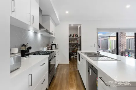 Property photo of 7 Gamut Crescent Bonnie Brook VIC 3335