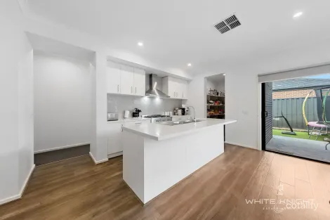 Property photo of 7 Gamut Crescent Bonnie Brook VIC 3335