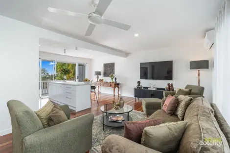 Property photo of 3 Jacaranda Drive Torquay QLD 4655