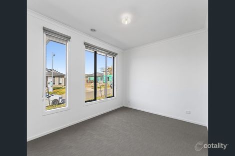 Property photo of 5 Cheyne Street Werribee VIC 3030
