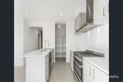 Property photo of 5 Cheyne Street Werribee VIC 3030